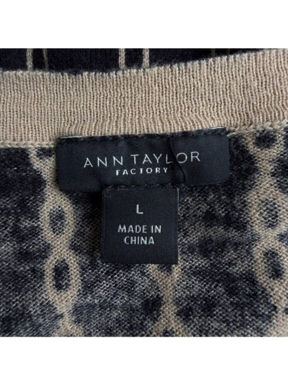 Ann Taylor Chain Print Long Sleeve Top - Size L - Picture 3 of 5